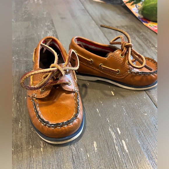 Faded Glory Brown Kids Boat shoes size 6 - Picture 1 of 6
